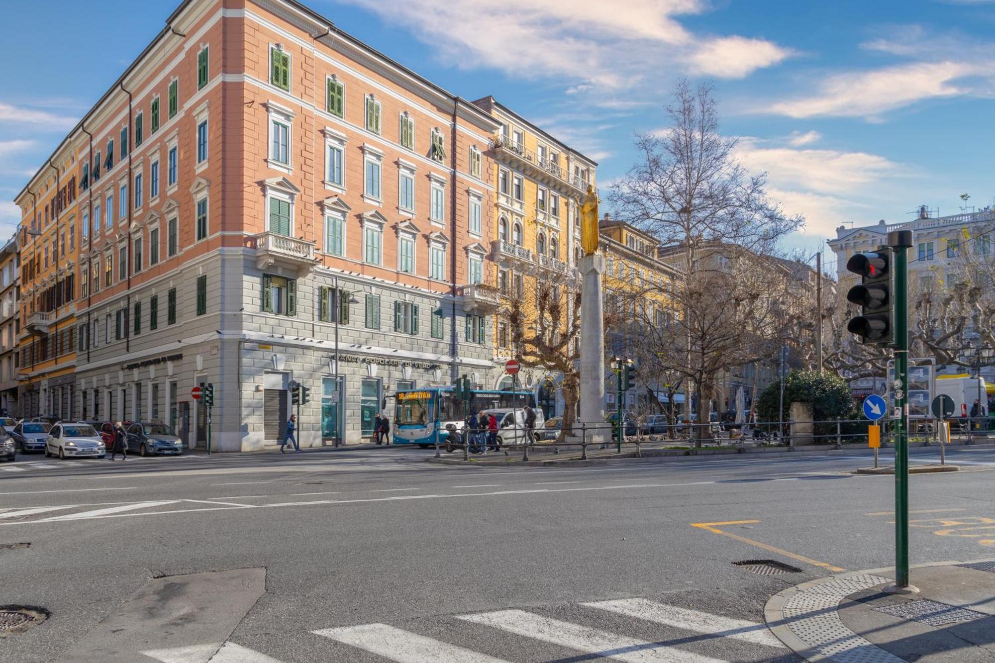 Blake, Attico Centrale Con Parcheggio A Trieste Exterior photo
