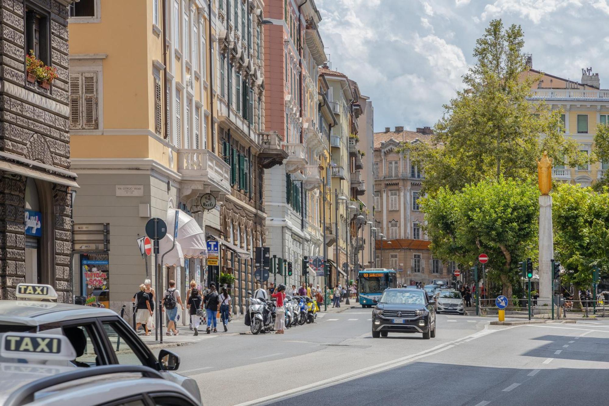 Blake, Attico Centrale Con Parcheggio A Trieste Exterior photo
