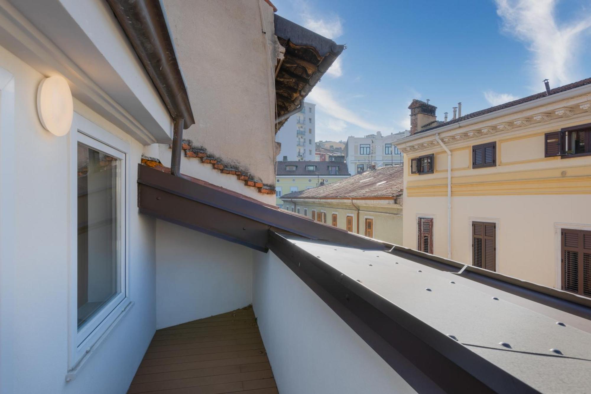 Blake, Attico Centrale Con Parcheggio A Trieste Exterior photo